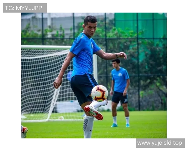 曾诚中国队迎战西班牙队全力以赴展现足球魅力与拼搏精神 曾诚中国队迎战西班牙队全力以赴展现足球魅力与拼搏精神